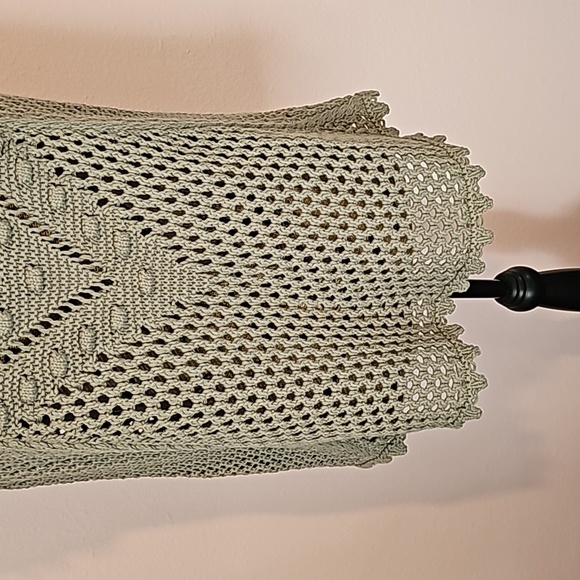 Green Sleeveless Sweater - Picture 3 of 8